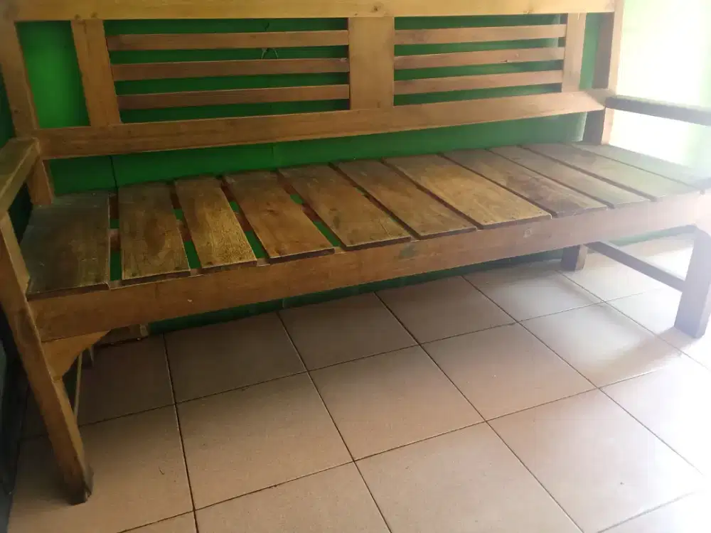 Murah sekali borongan 1 kursi kayu & 1 kursi lipat