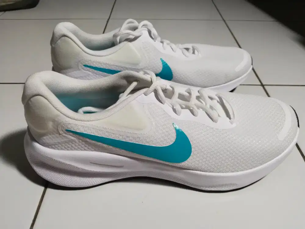 Sepatu Nike Revolution 7 size 44