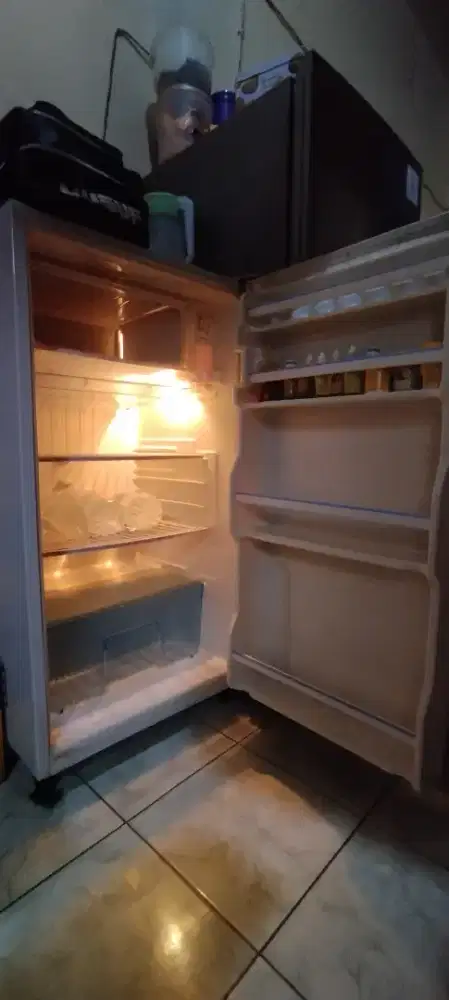 Jual kulkas 1 pintu masih bagus, normal