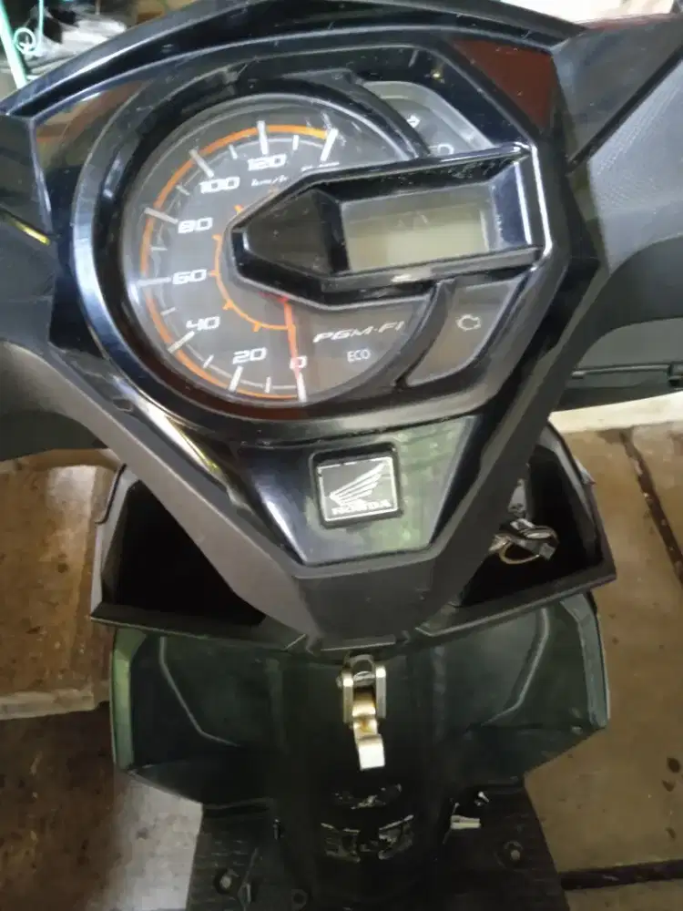 Honda Beat PGM-FI Original cat Mesin halus Body mulus Pemakaian 2019.