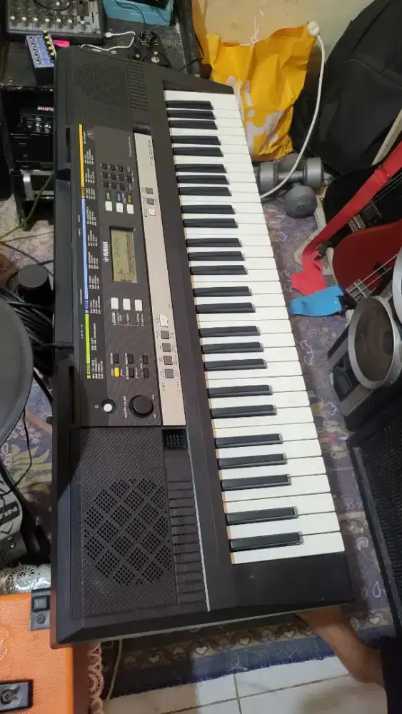 Yamaha PSR E243 Like new