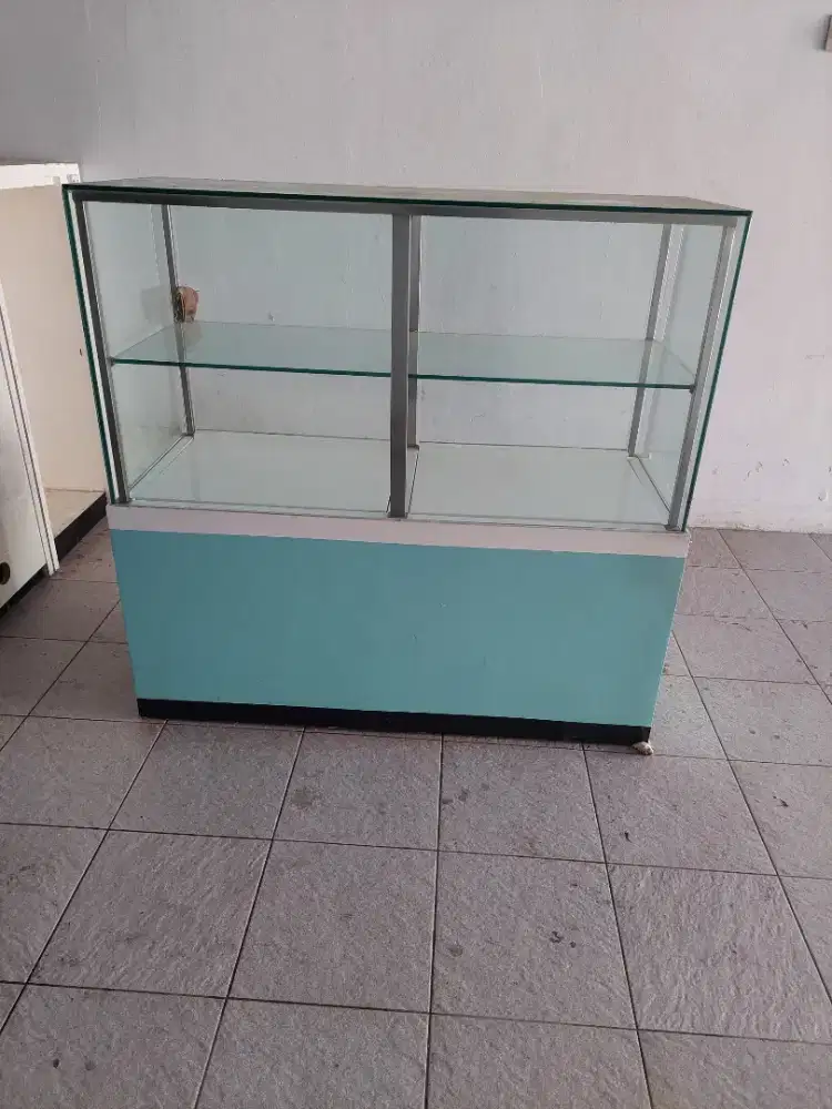 Dijual Etalase kaca