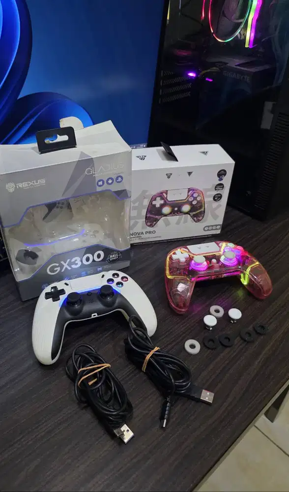 Gamepad Wireless Fantech Nova Pro dan Rexus GX300