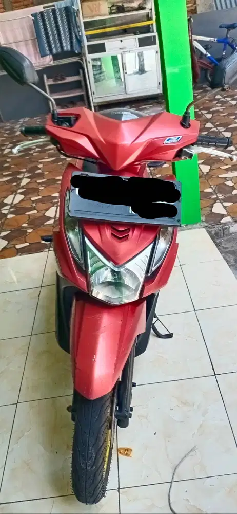 Honda beat tahun 2014 warna merah, pemakaian standar oleh wanita