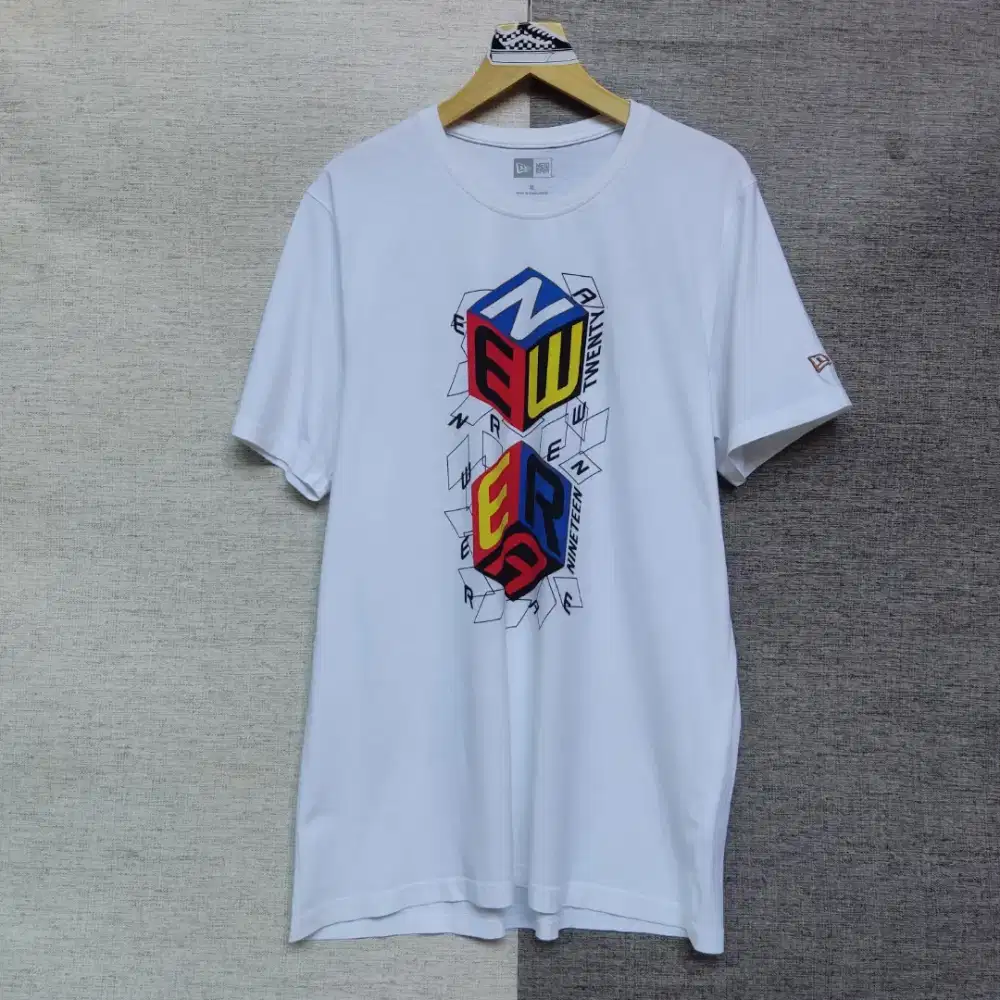 Kaos New Era Cube Tee white colour Size XL