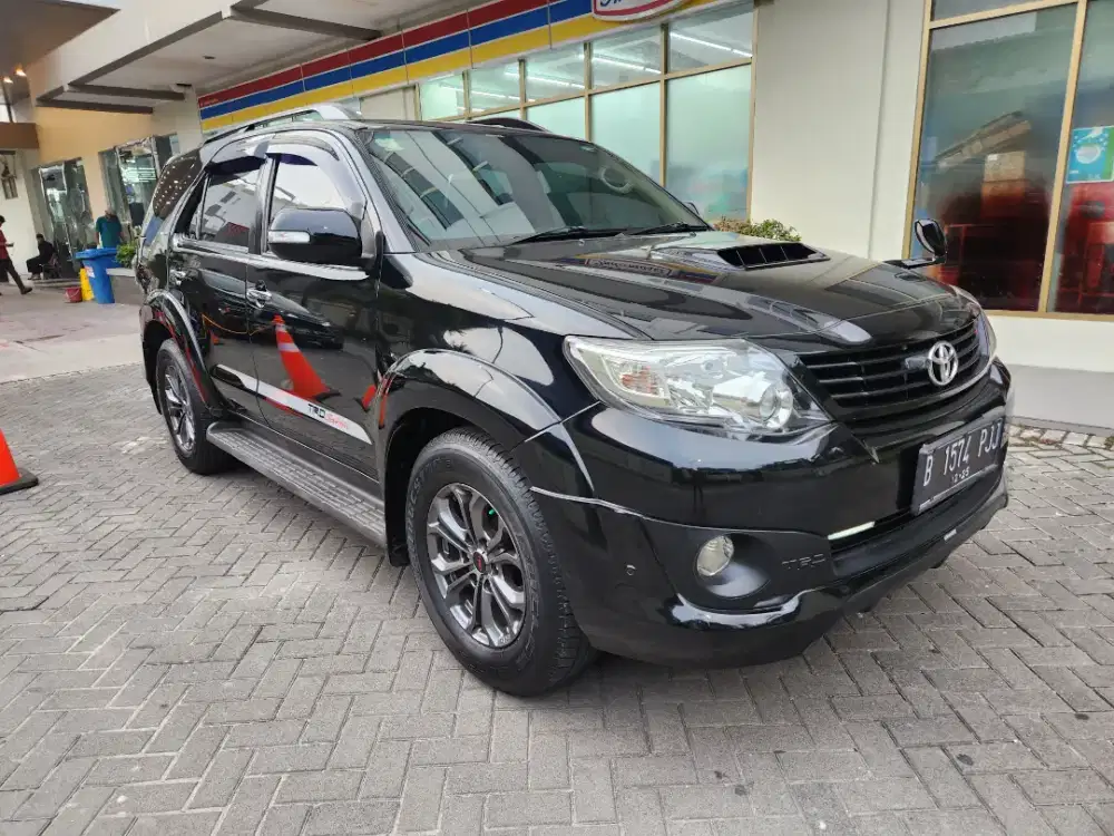 TOYOTA FORTUNER. G. VNT. TRD. 15