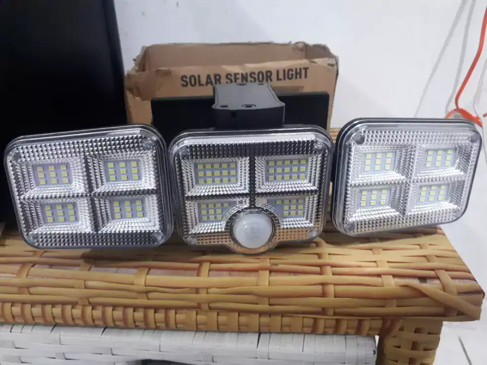 Lampu tenaga surya