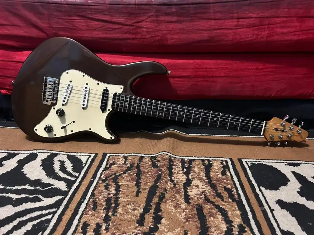 Gitar peavey raptor plus