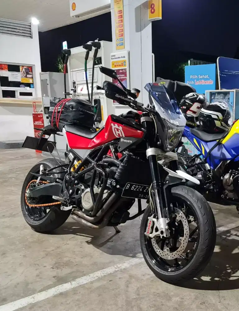 Husqvarna nuda 900r 2012