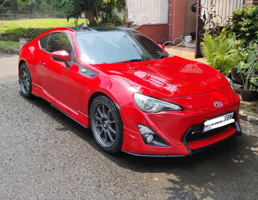Toyota FT 86 merah ferari
