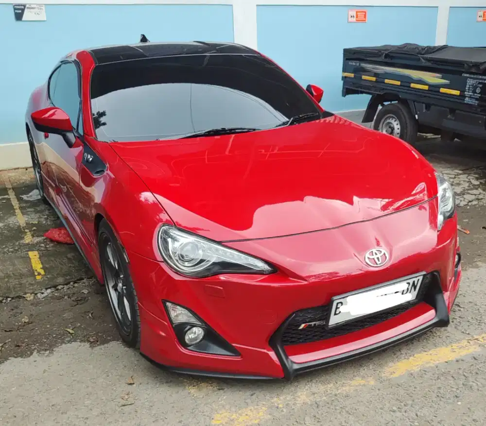 Toyota FT 86 merah ferari