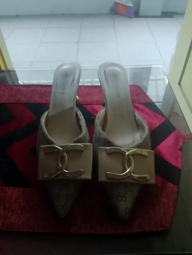 Sepatu wanita cream masih bagus