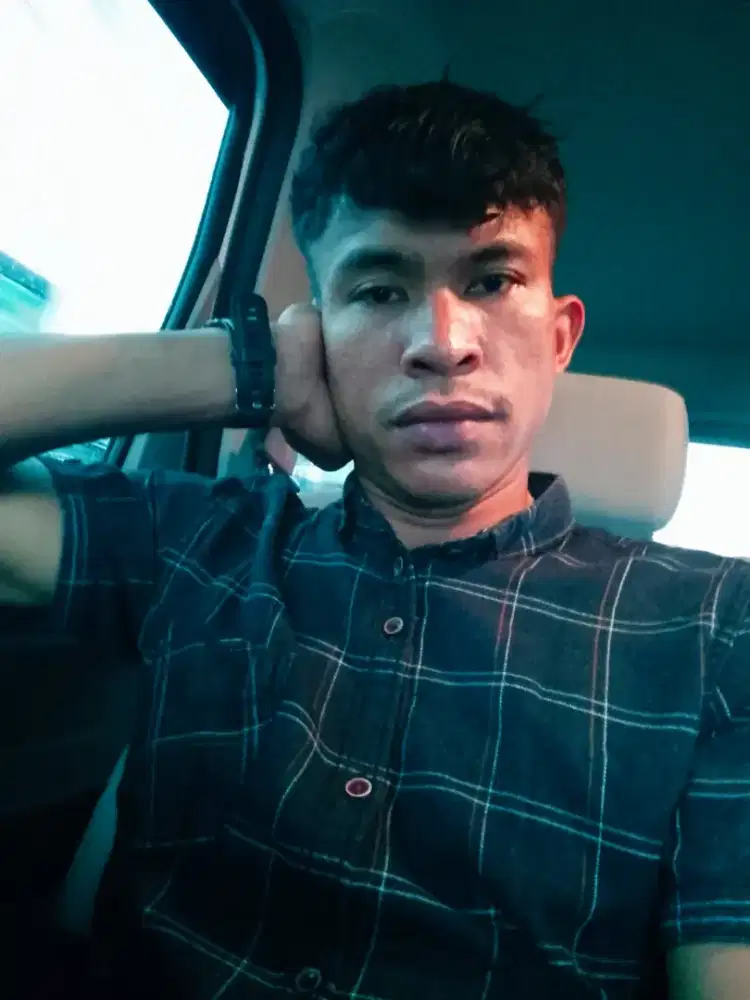 Mencari kerja driver.   Bawak mobil roda 4 bisa roda 6 bisa roda10bisa