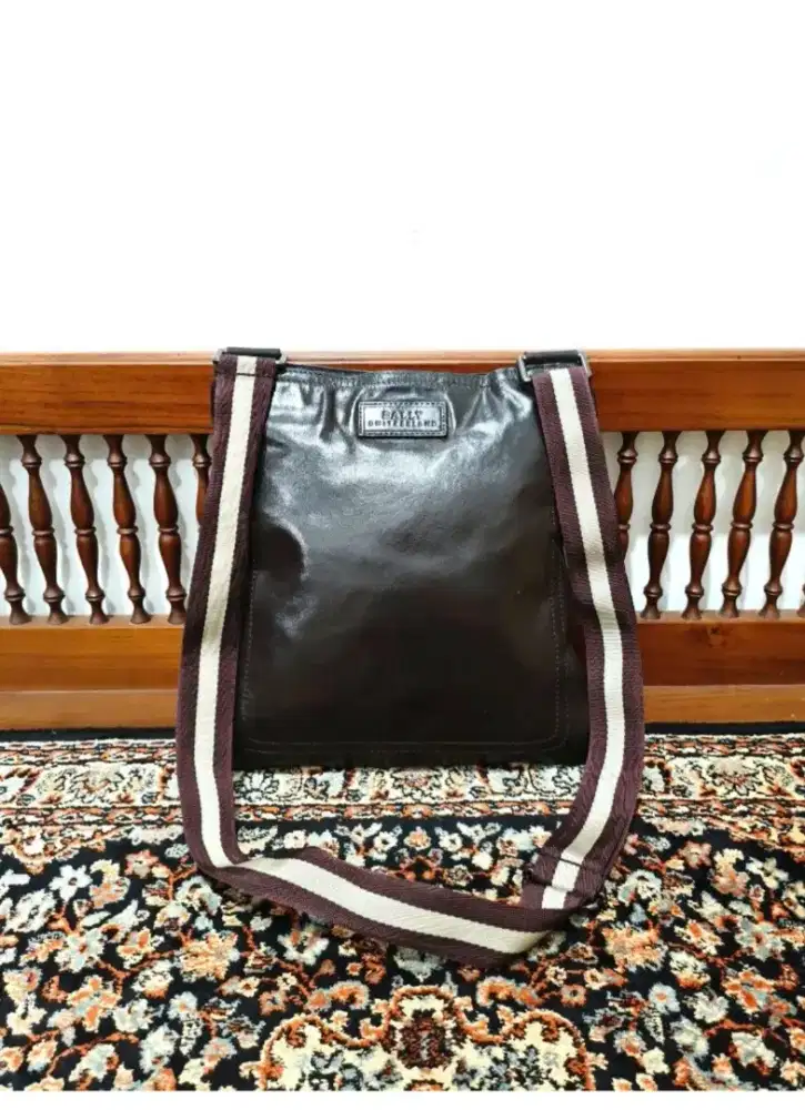 Tas sling bag bally made in Switzerland
