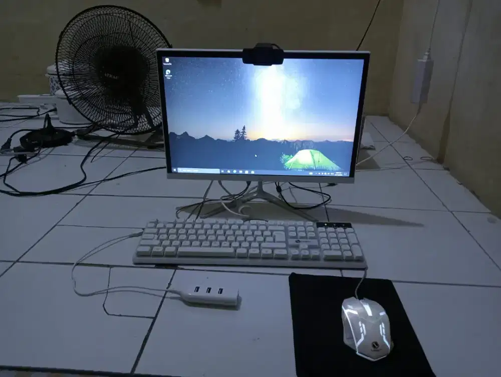 PC all in one  cocok untuk kerja ,belajar,dan gaming tipis tipis