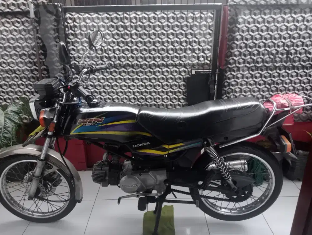 Motor Honda win 100 tahun 2004