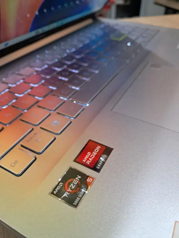 ASUS VIVOBOOK M513U RYZEN 5 5500U RAM 8GB SSD 512GB OLED 15.6 INCI