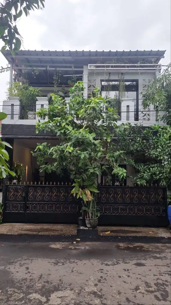 DIJUAL RUMAH 2 LANTAI MODERN DI KOMPLEK BUMI ADIPURA DEKAT SUMMARECON