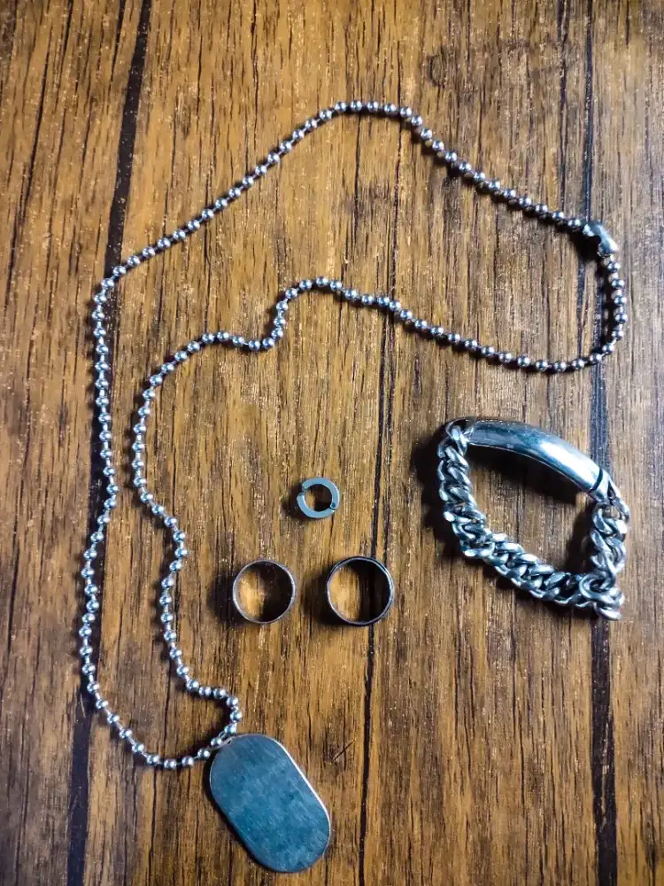 Aksesori pria dewasa