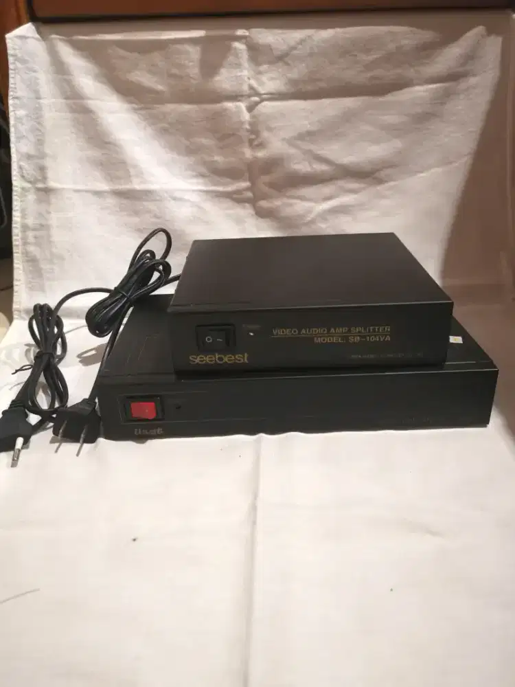 AV Splitter 8 Load merek Usat +  AV Splitter 4 Load merek Seebest