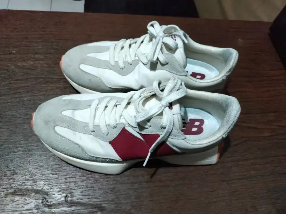 Sepatu New Balance White Maroon