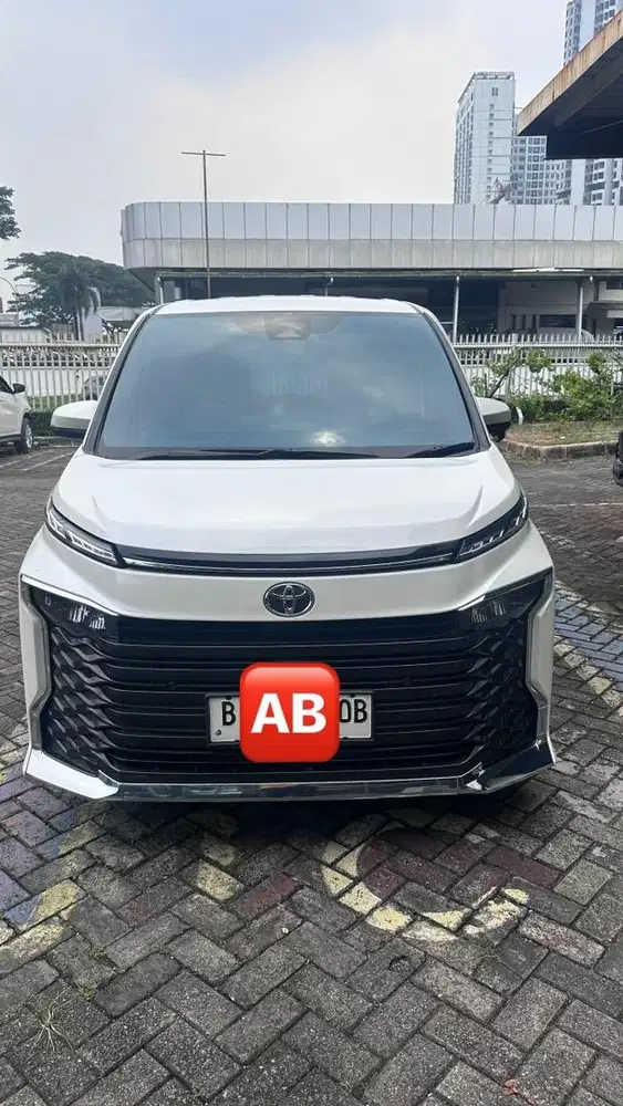 Toyota Voxy 2023
