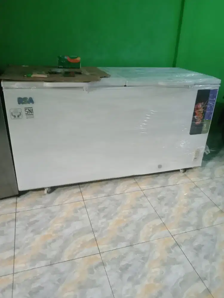 Punya Frezer box 600L merk RSA beku merata