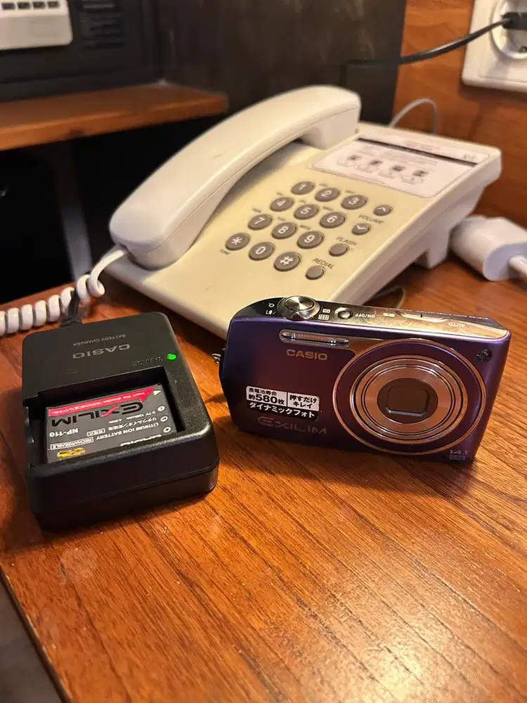 Casio EXILIM EX-Z2000 Digital Camera (Violet)