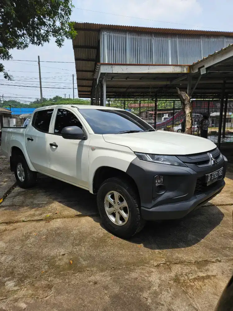 Mitsubishi Strada Triton hdx 4x4 manual 2021