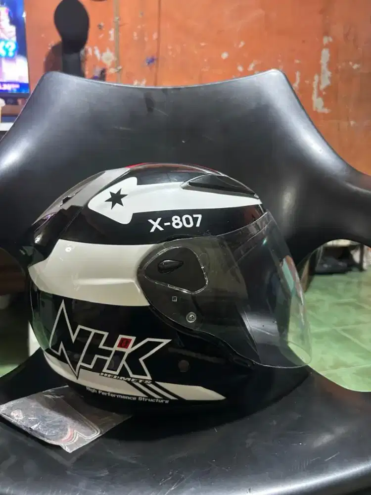 Helm baru tanpa dus