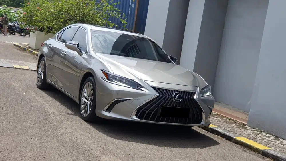 [ LOW KM ] Lexus ES300h ES 300 Hybrid Ultra Luxury 2.5 AT 2024/2025