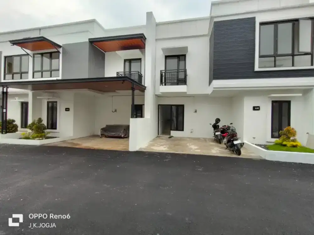 Disewakan rumah baru 2 lantai dalam perum dekat JogjaBay