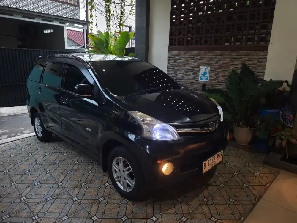 Xenia R Deluxe 2014 Metik