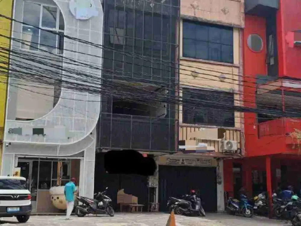 Disewakan ruko strategis dan komersil di Tebet jakarta selatan cocok untuk coffee shop atau kantor