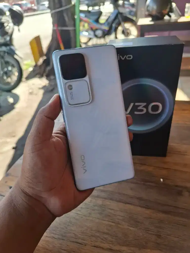 Vivo V30 5G fullset black & white