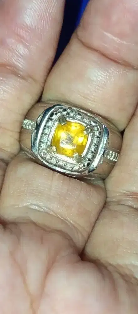 Yellow safir ring size 8