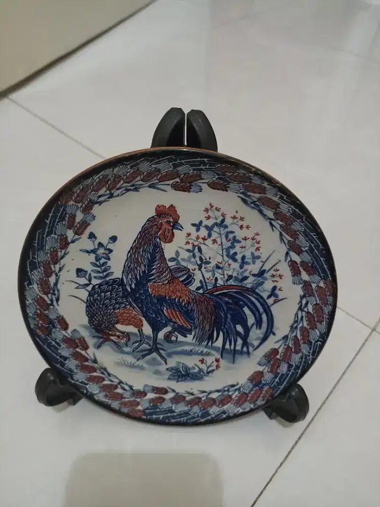 Piring pajangan ayam diameter 15 cm termasuk sandaran