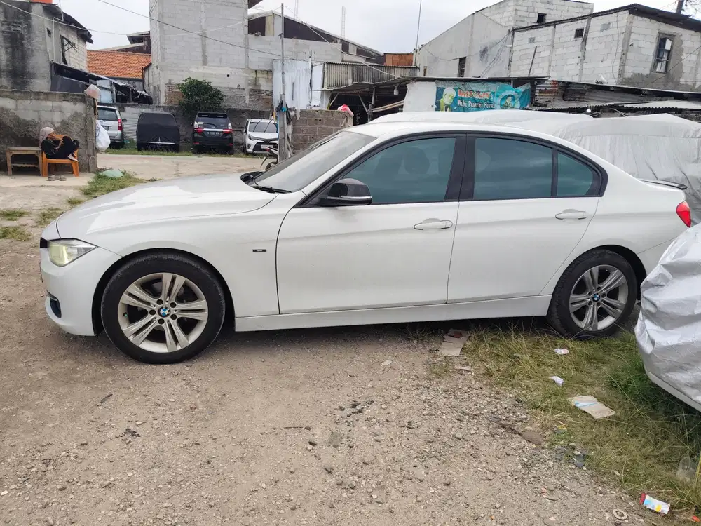 BMW 320i 2014 Bensin