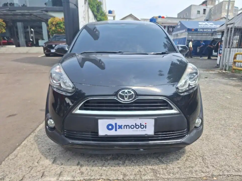 DP MURAH Toyota Sienta 1.5 V Bensin-MT 2016 Hitam CEORB