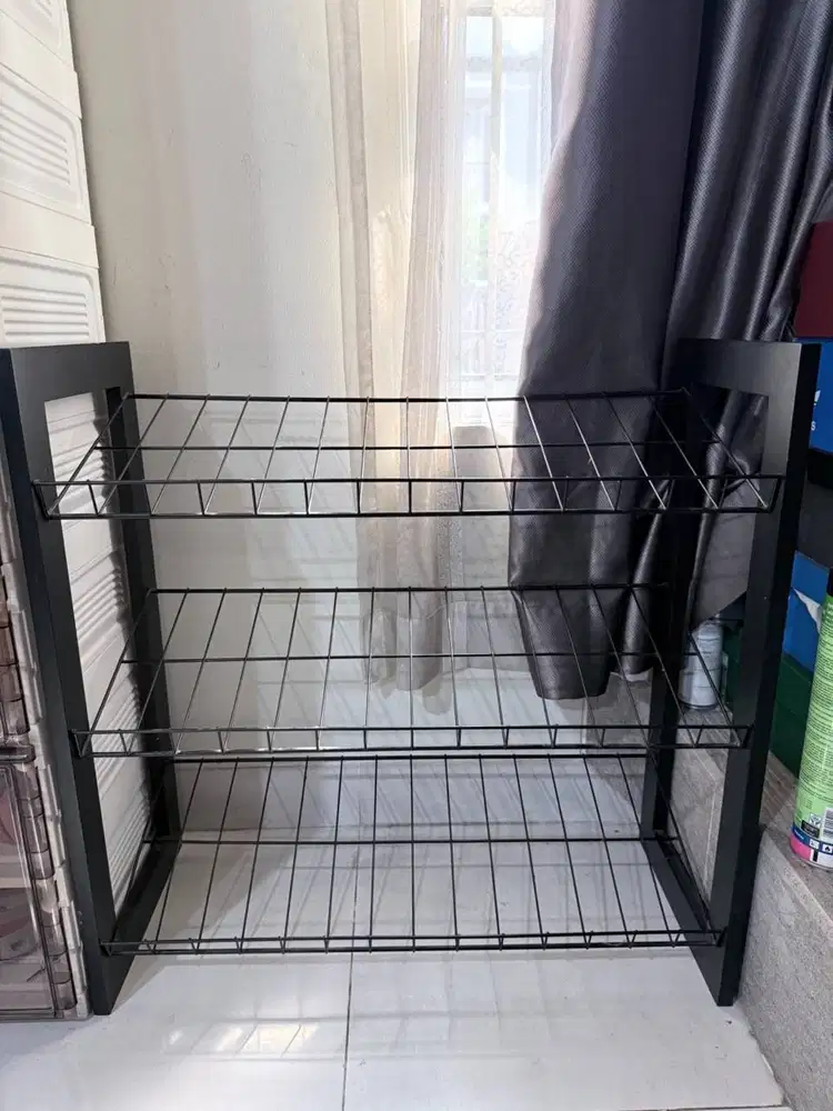 Rak Sepatu Kokoh dan Kuat Kondisi Masih Sangat Bagus