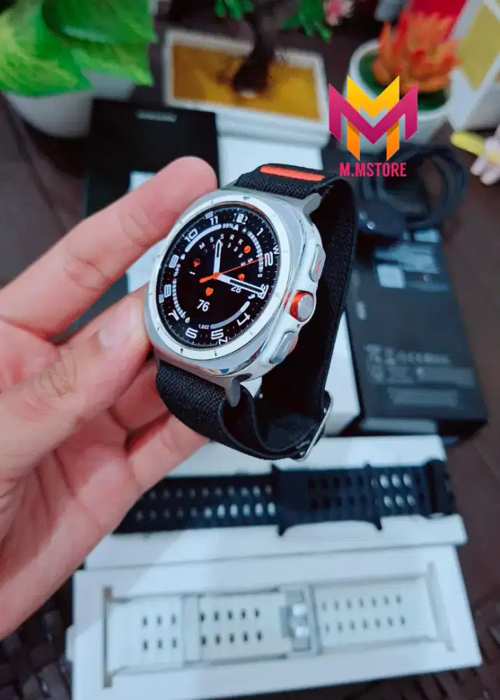 Samsung Galaxy Watch Ultra 47mm Silver Strap Spigen Mulus Smartwatch