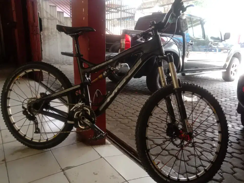 Jual sepeda gunung siap tempur 
Intense carbine
Full carbon terawat