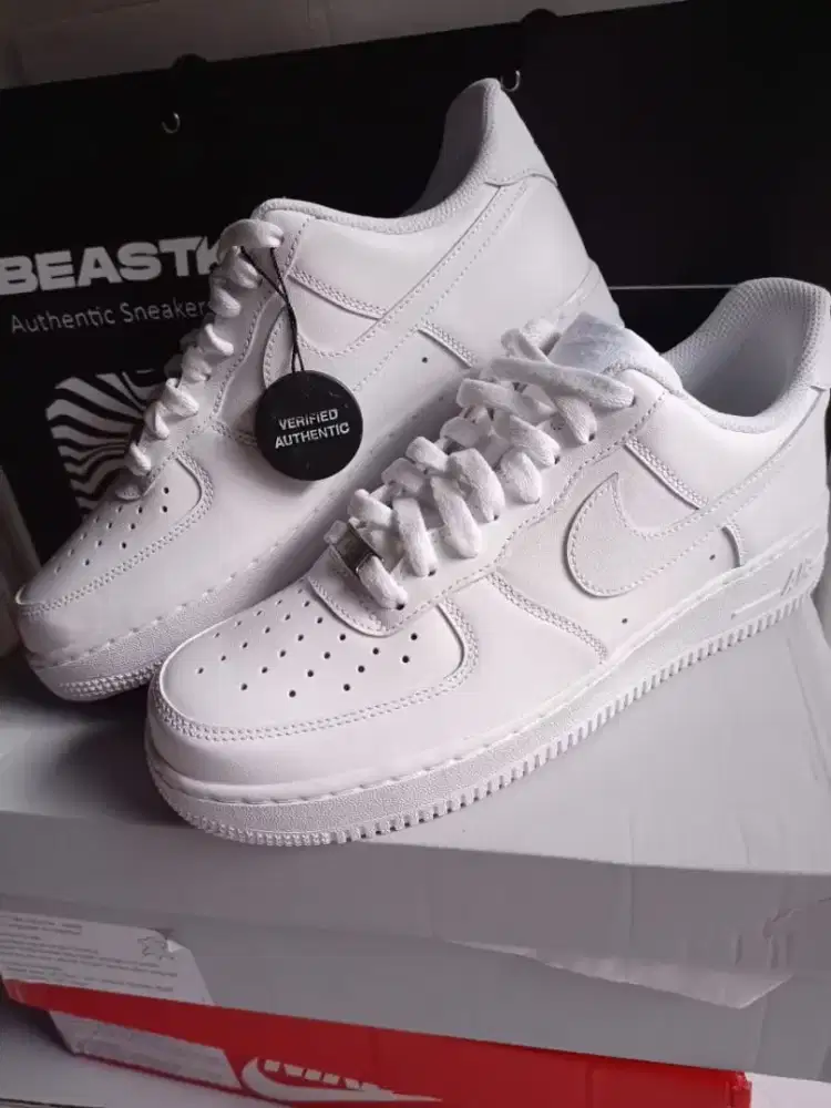 Sepatu Nike Air Force 1 Triple White size 41