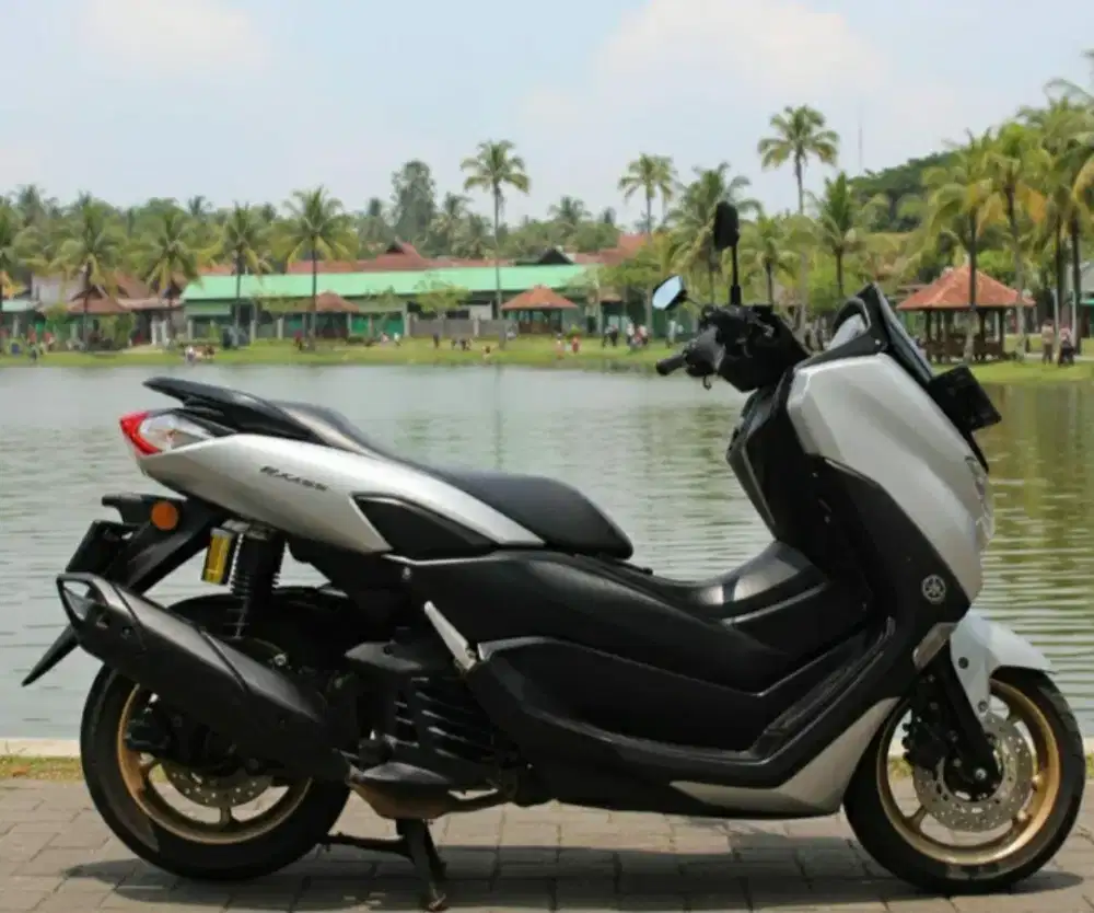 Dijual Motor Yamaha NMAX Connection 2021 Silver - Keyless