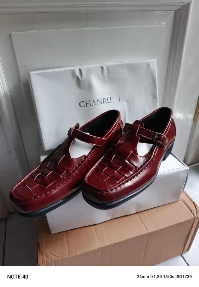 Sepatu Kulit Wanita Size 38
