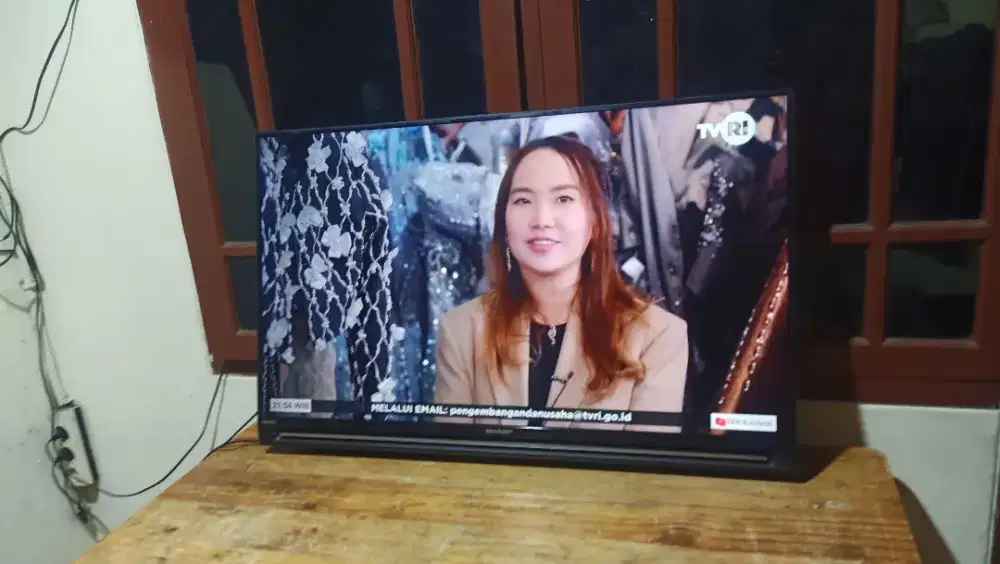 Tv LED shrap 40 inch smrat tv digital no minus