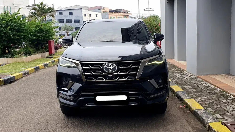 Toyota fortuner vrz gr sport tetradrive 4x4 matic 2022 hitam