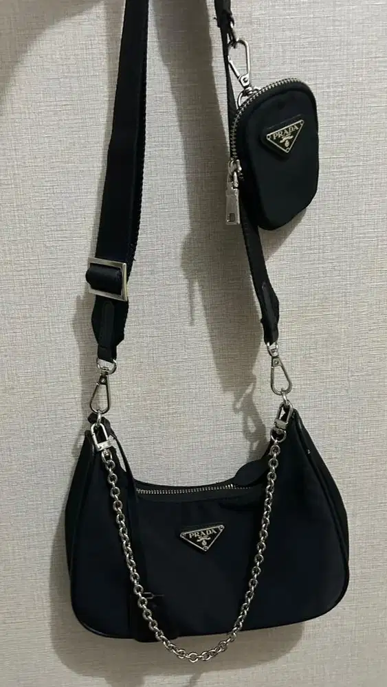 Tas Crossbody Merk Warna Hitam