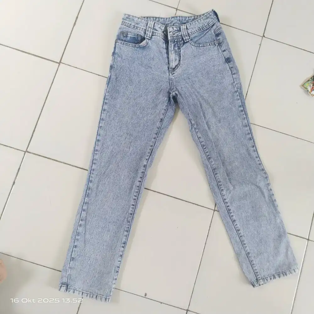 Celana wanita size 27 no mines baru 1 kali pake