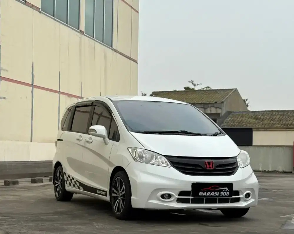 Honda Freed SD AT Tahun 2013 Warna Putih Mutiara Facelift